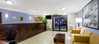 Super 8 by Wyndham Jonesboro