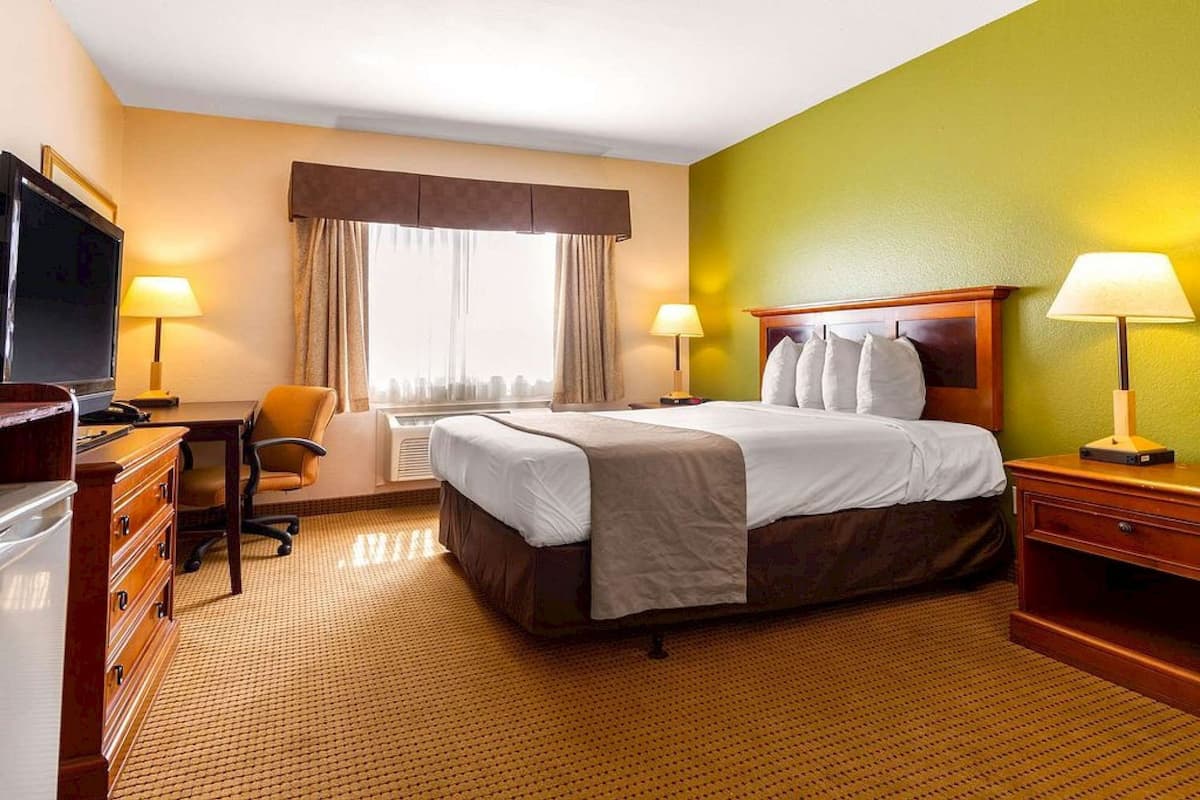 In-room safe, desk, laptop workspace, iron/ironing board