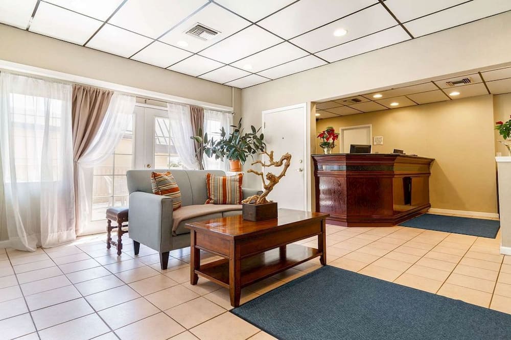 Auburn House Hotel