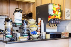 Café da manhã self-service grátis todos os dias