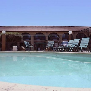 Outdoor pool - Motel 6 Fresno, CA (Fresno)