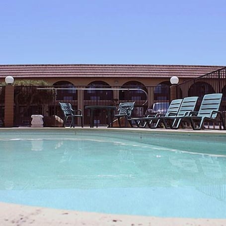 Outdoor pool. Motel 6 Fresno, CA