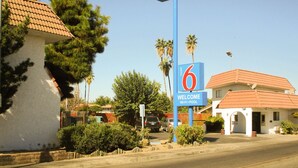 A motel sign with the number 6, indicating the establishment's name. - Motel 6 Fresno, CA (Fresno)