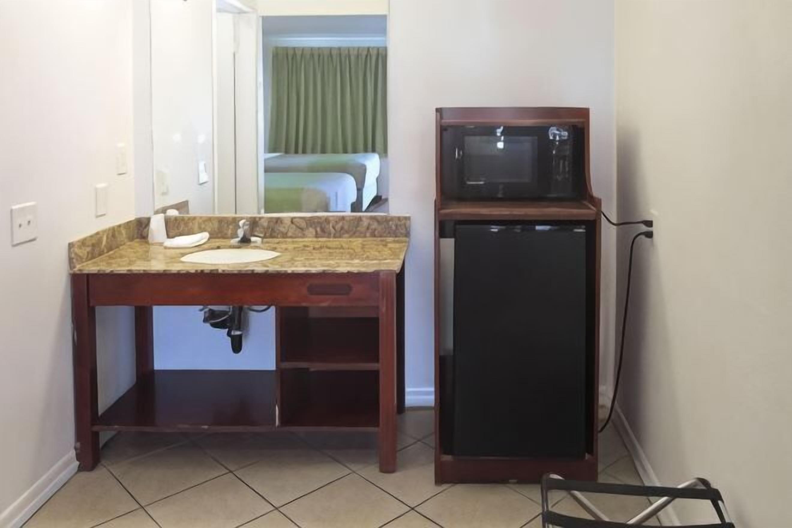 Wi-fi (inkludert), sengetøy og vekkerklokke