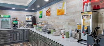 凱特爾曼城 41 號高速公路附近凱藝飯店