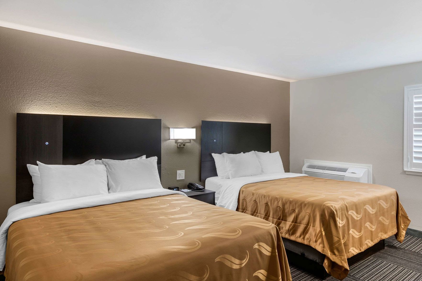 Premium bedding, desk, iron/ironing board, free WiFi