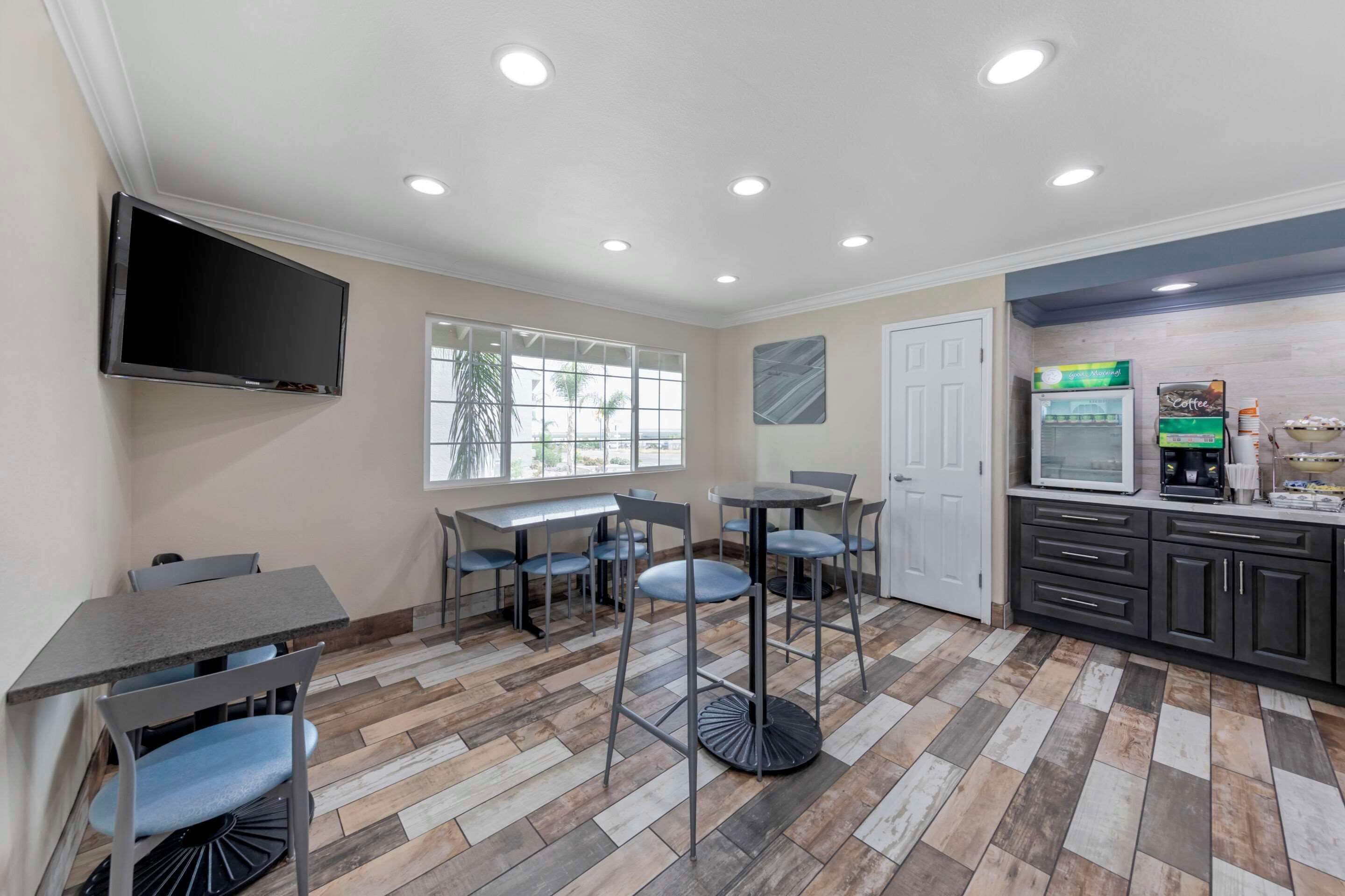 free daily continental breakfast