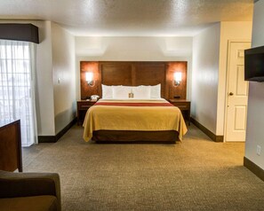 Room, 1 King Bed with Sofa bed, Non Smoking, Corner | Premium bedding, pillow-top beds, desk, blackout curtains - Comfort Inn Redding Near I-5 (Redding)