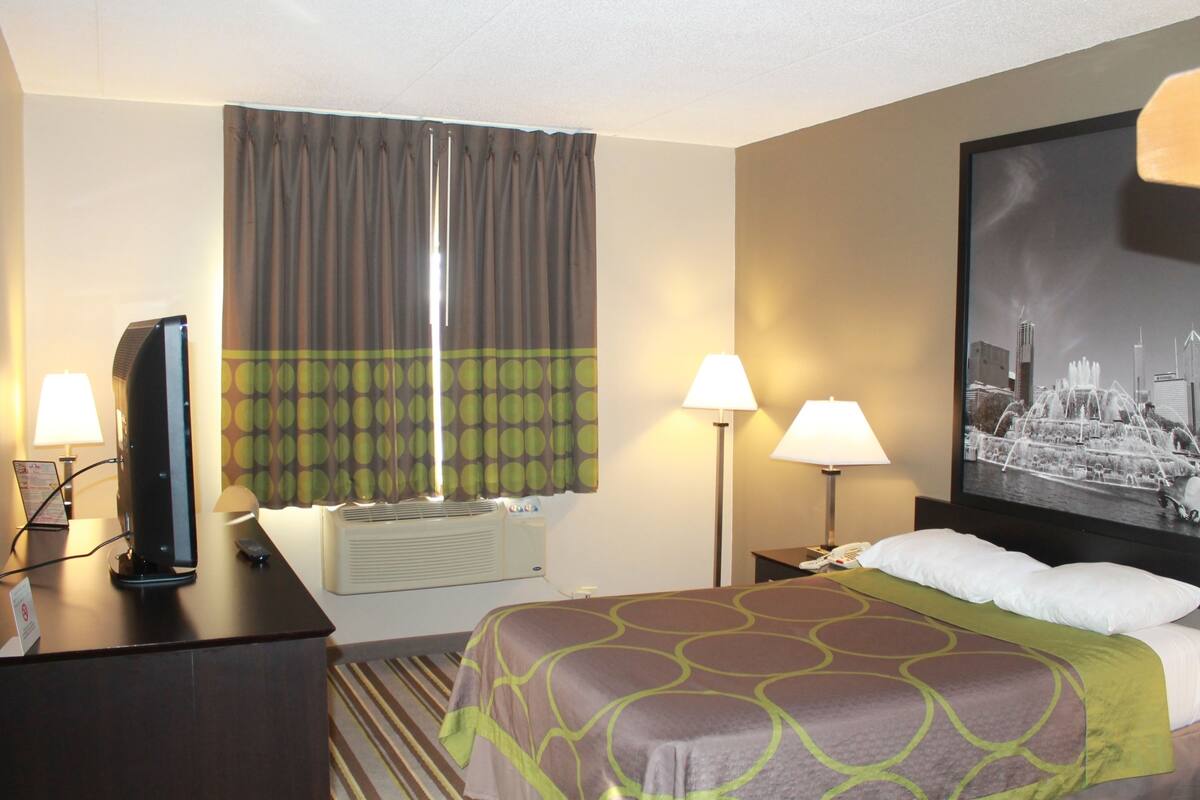 desk, blackout curtains, free cots/infant beds, rollaway beds