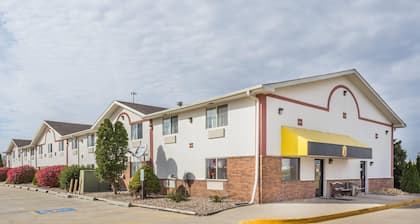 Super 8 by Wyndham Pontiac