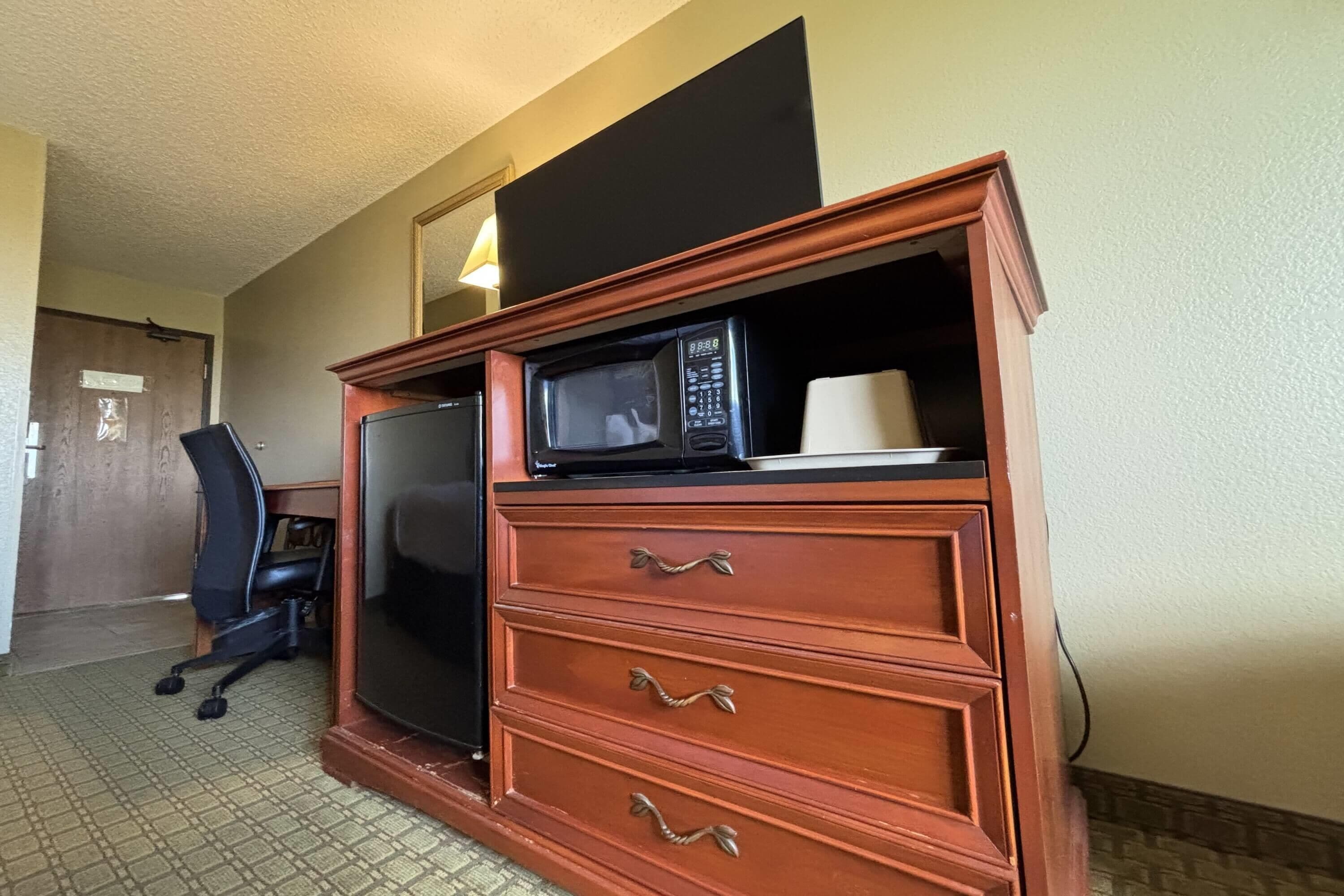 Desk, free cribs/infant beds, free rollaway beds, free WiFi