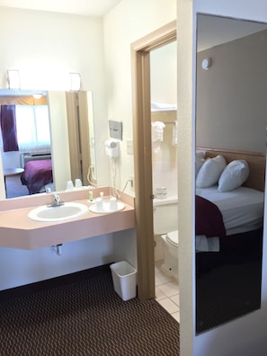 Room, 1 King Bed, Non Smoking
