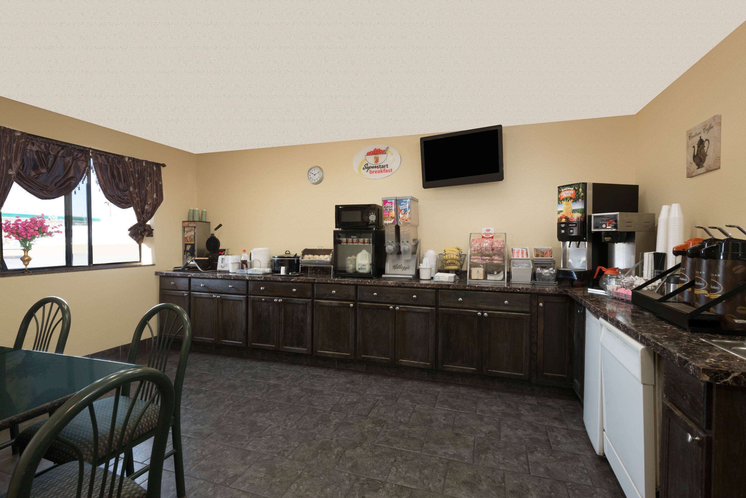 Free daily continental breakfast