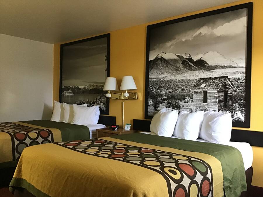 Habitació estàndard, 2 llits de matrimoni | Escriptori, planxa i posts de planxar i bressols gratuïts