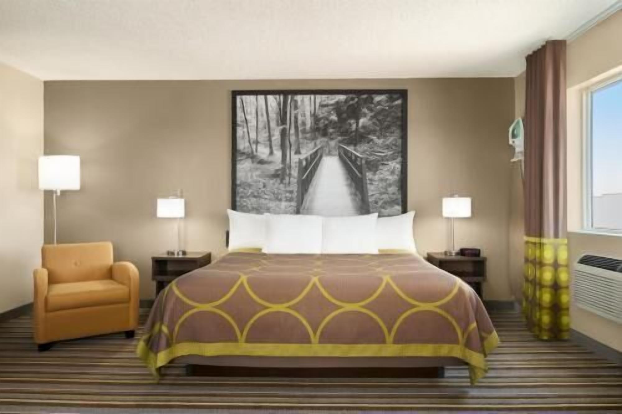 Desk, free WiFi, bed sheets