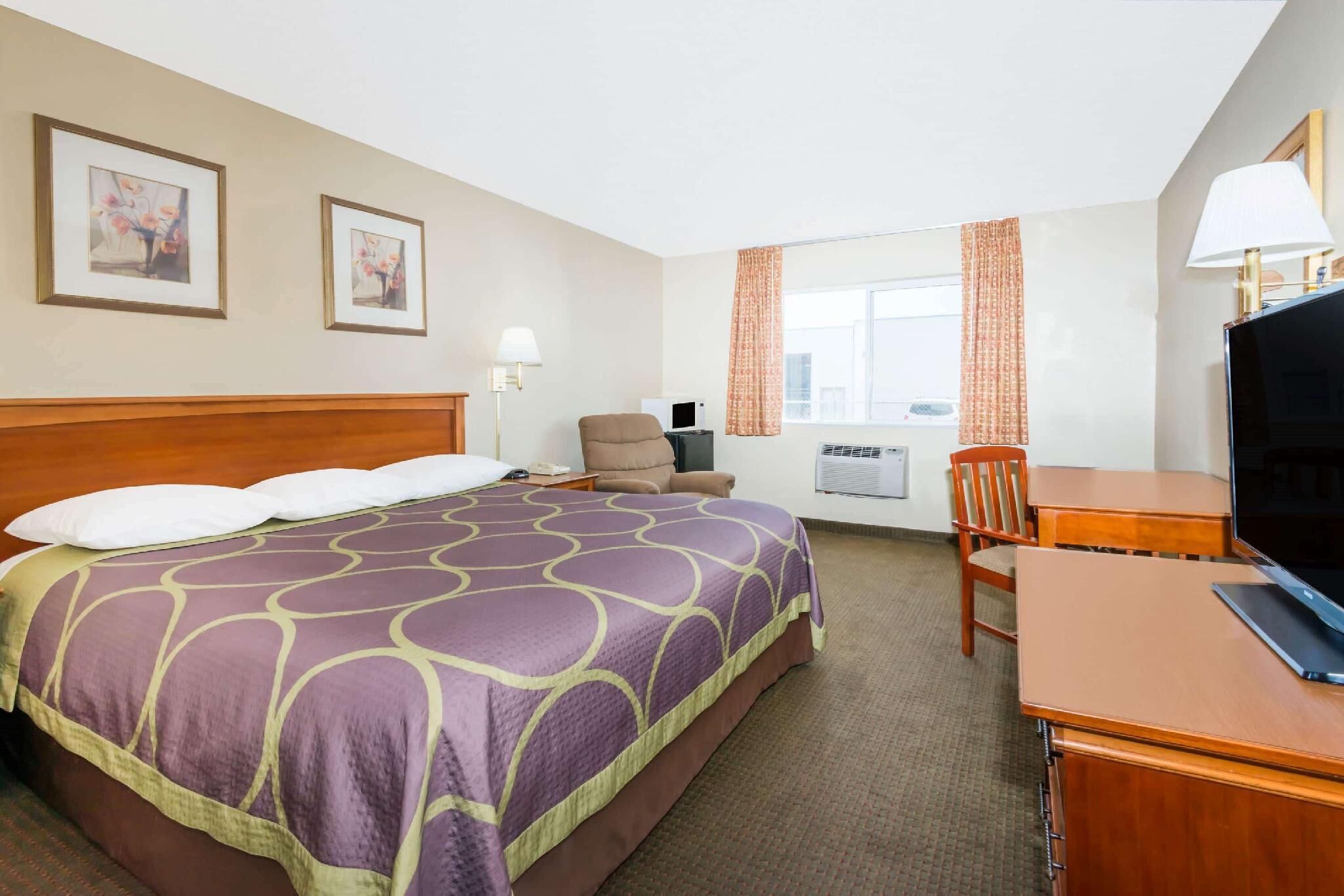 Desk, free WiFi, bed sheets