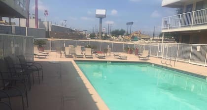 Travelodge by Wyndham San Antonio Lackland AFB North