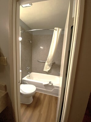 Shower pijat air dan handuk