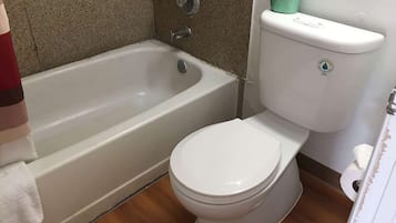 Hydromassage showerhead, towels