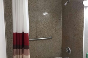 Hydromassage showerhead, towels