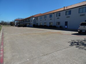 Exterior - Motel 6 Ennis, TX (Ennis)
