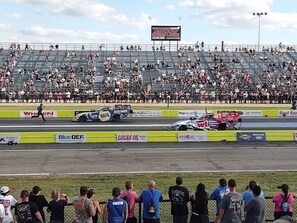 Sports facility - Motel 6 Ennis, TX (Ennis)