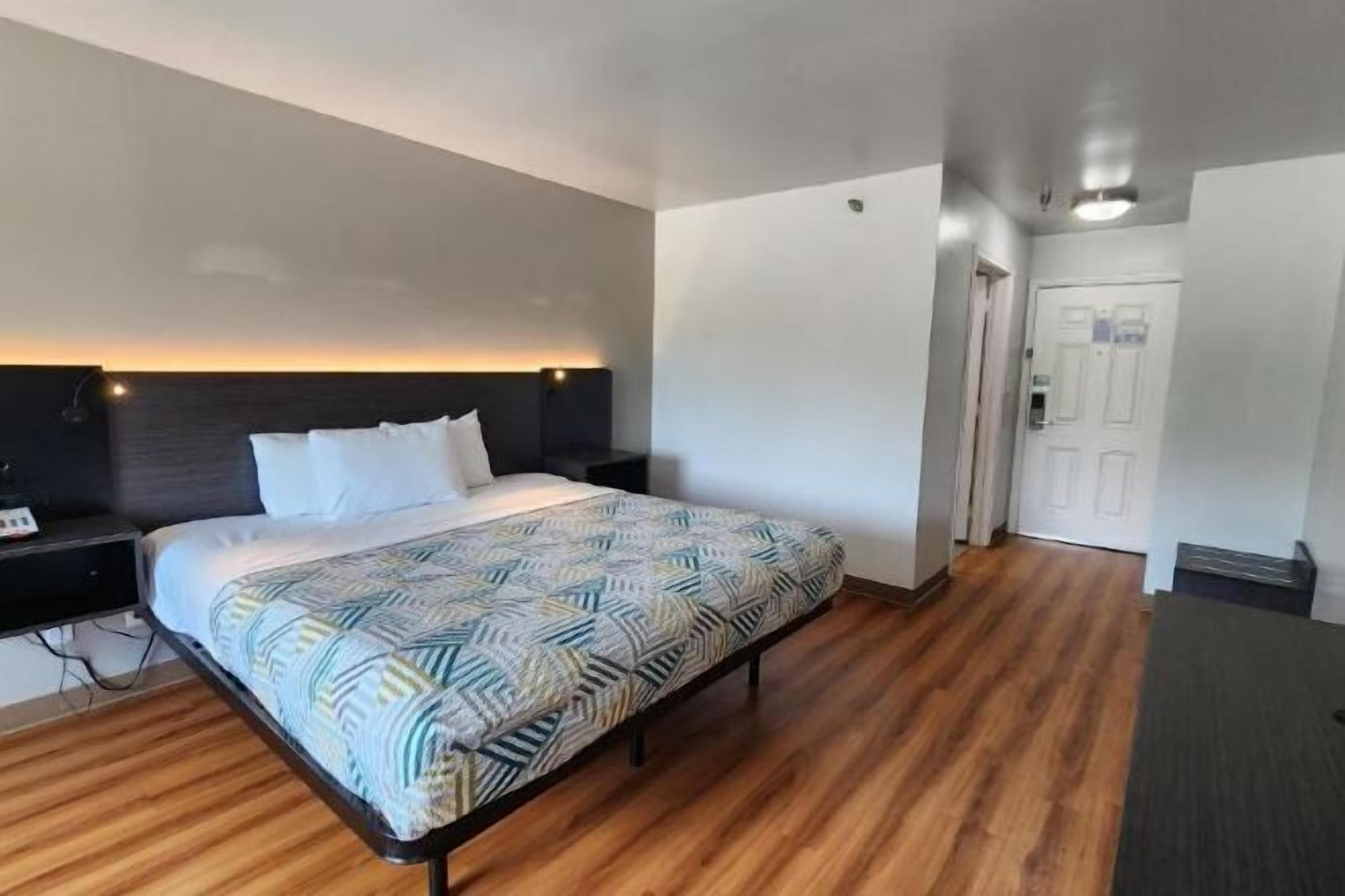 Desk, laptop workspace, free WiFi, bed sheets