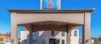 Motel 6 Ennis, TX