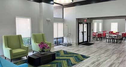 Quality Inn & Suites at Airport Blvd I-65