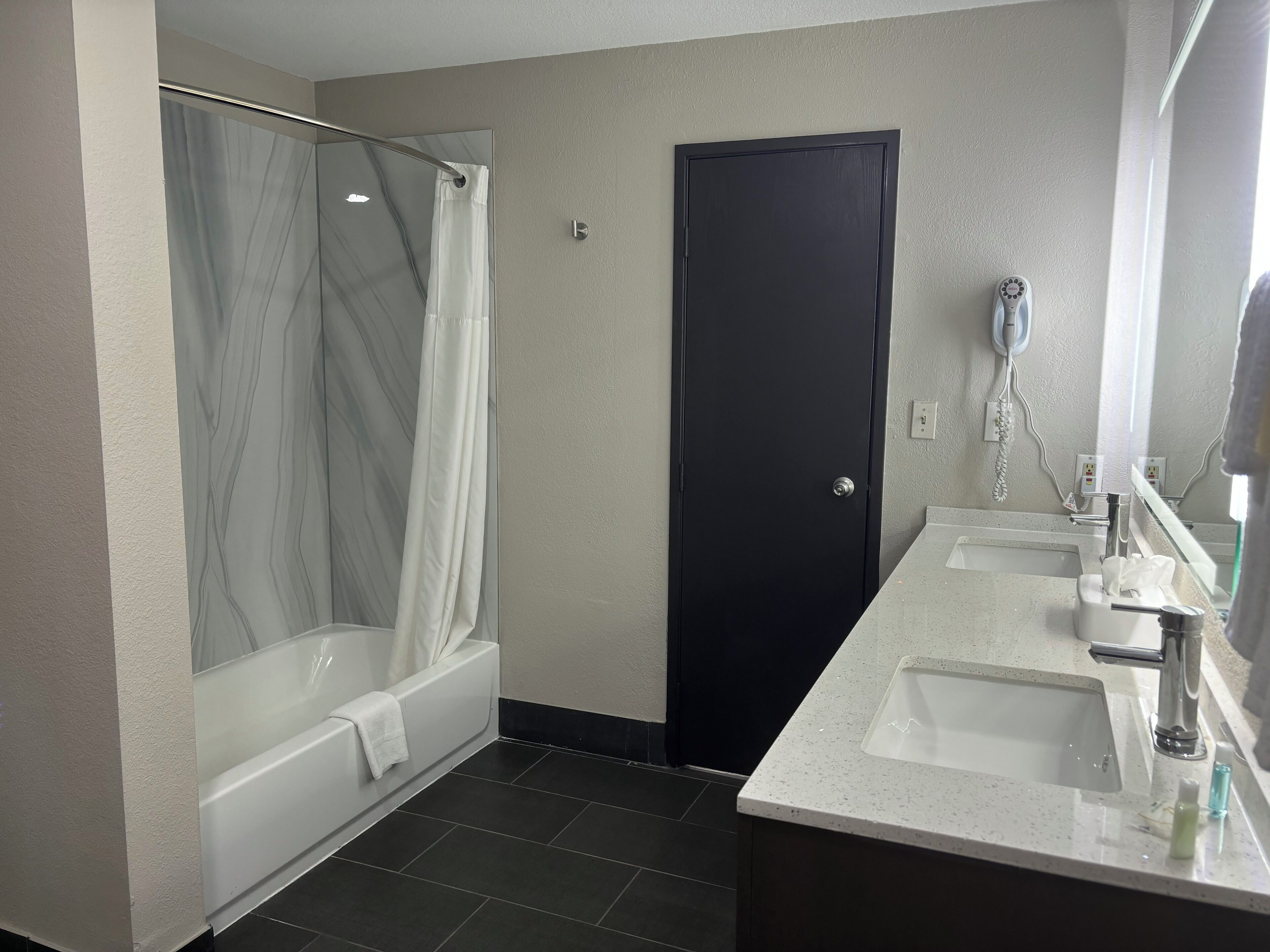 Photo - Quality Inn & Suites at Airport Blvd I-65