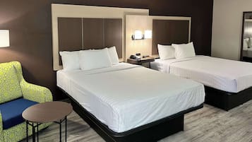 Quarto, 2 camas Queen, para não fumantes | Roupas de cama premium, cofres nos quartos, escrivaninha