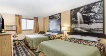 Super 8 by Wyndham Ottawa Starved Rock