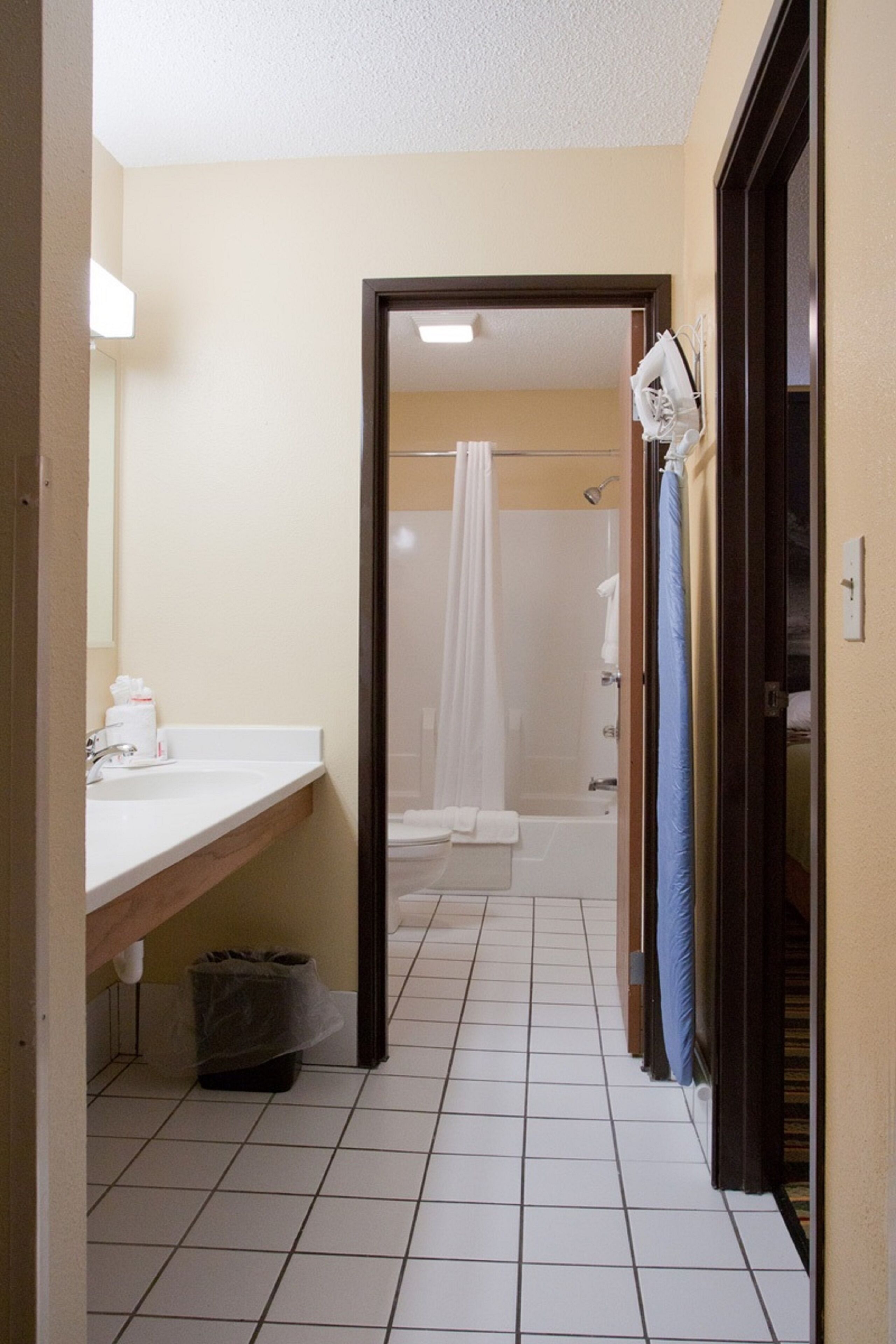 suite, 2 queen beds, non smoking (one-bedroom suite) | bathroom | combined shower/bathtub, free toiletries, hair dryer, towels