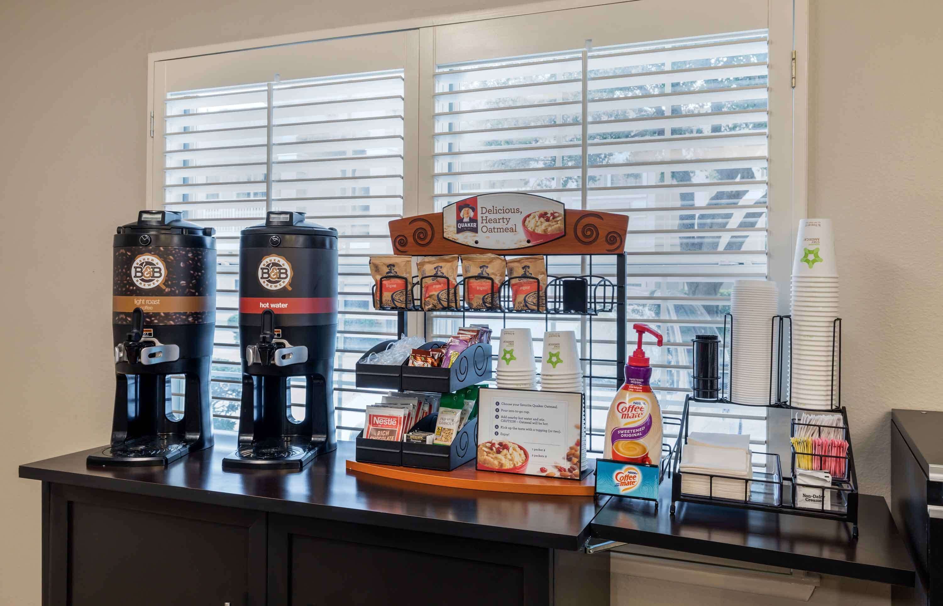 朝食 (テイクアウト)、毎日提供 (無料)