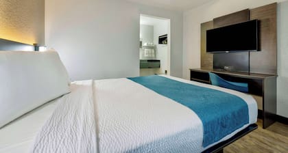 Motel 6 Anaheim, CA - Fullerton East