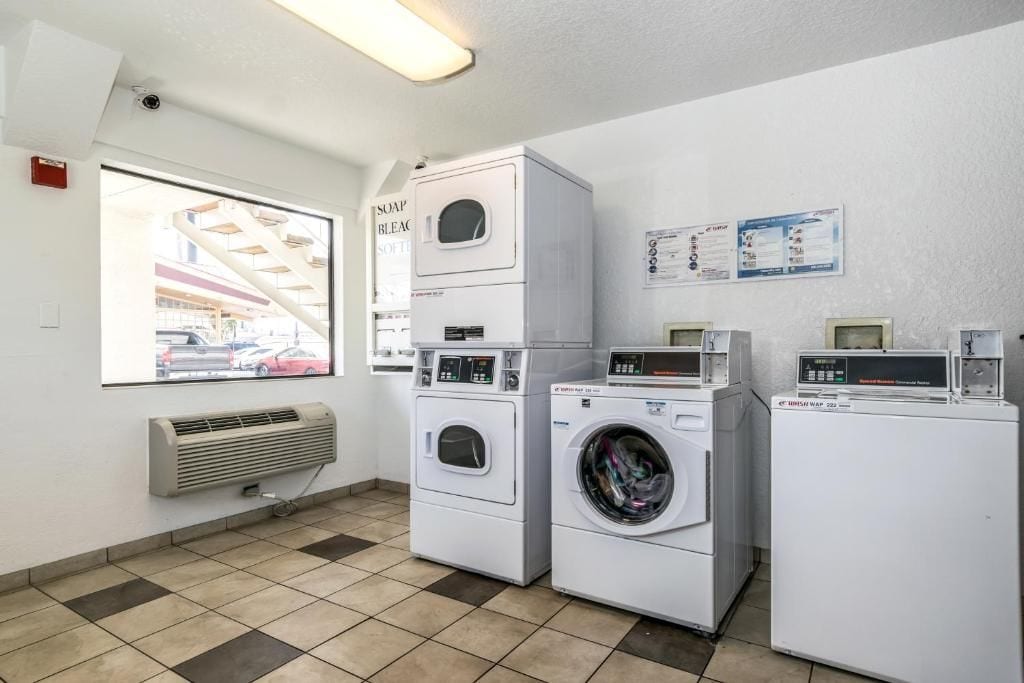 Photo - Motel 6 Anaheim, CA - Fullerton East