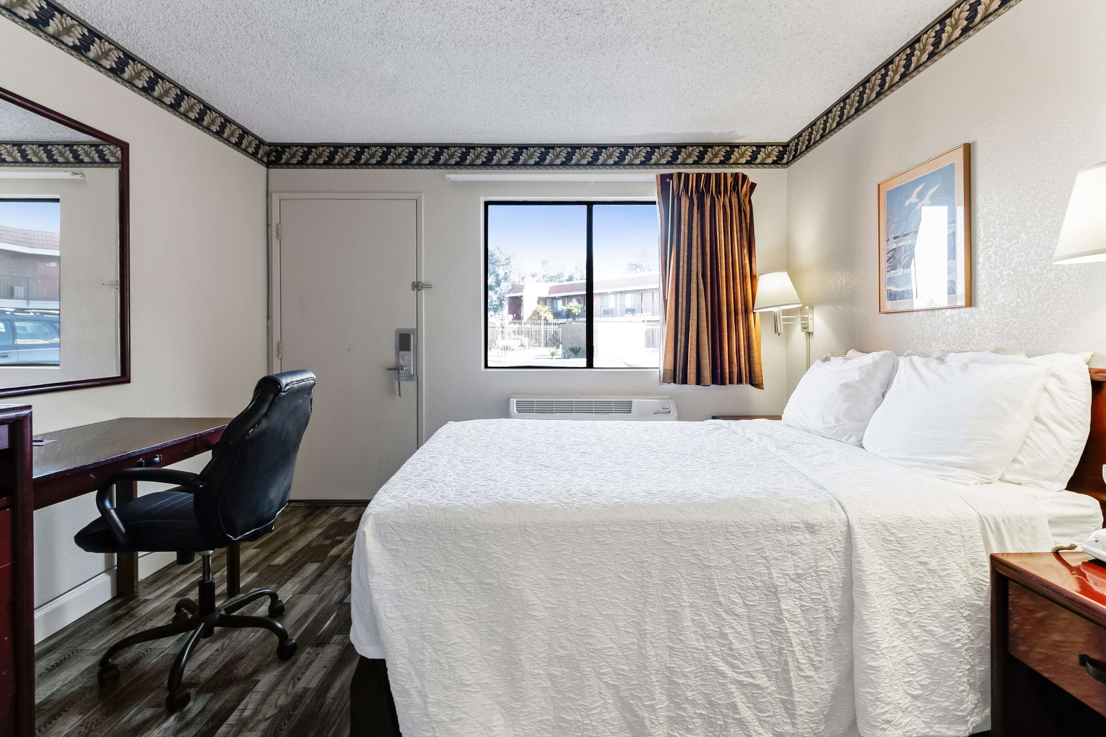 책상, 무료 WiFi, 침대 시트