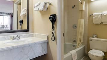 Combined shower/tub, deep soaking tub, free toiletries, towels