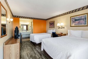 Escritorio, wifi gratis y ropa de cama 