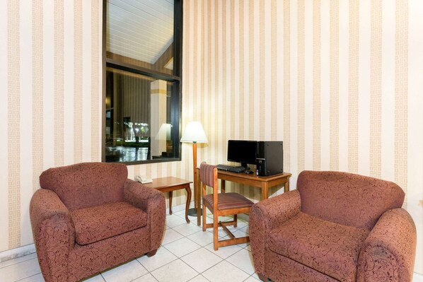 Lobby - Super 8 by Wyndham Riviera Beach West Palm Beach (West Palm Beach)