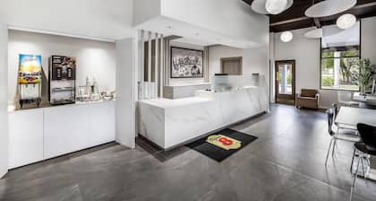 Super 8 by Wyndham Riviera Beach West Palm Beach