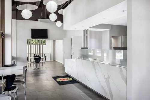 Super 8 by Wyndham Riviera Beach West Palm Beach