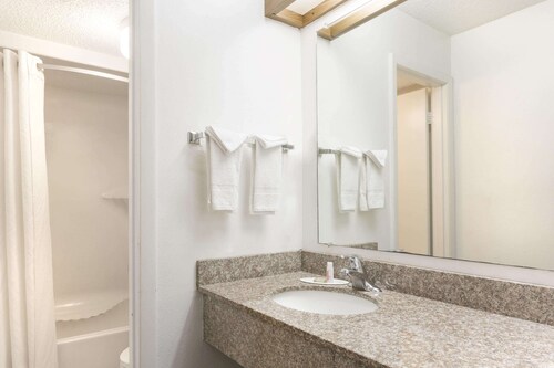 Super 8 by Wyndham Riviera Beach West Palm Beach