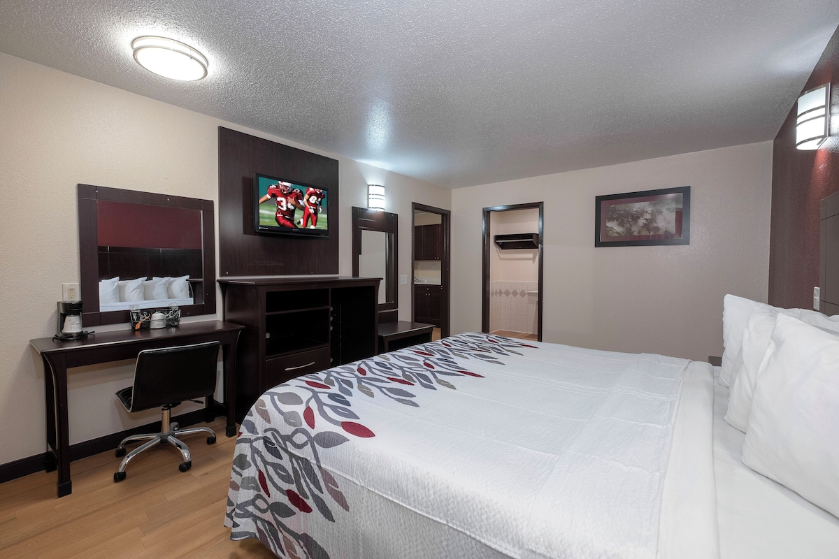 Premium bedding, down duvets, pillow-top beds, desk