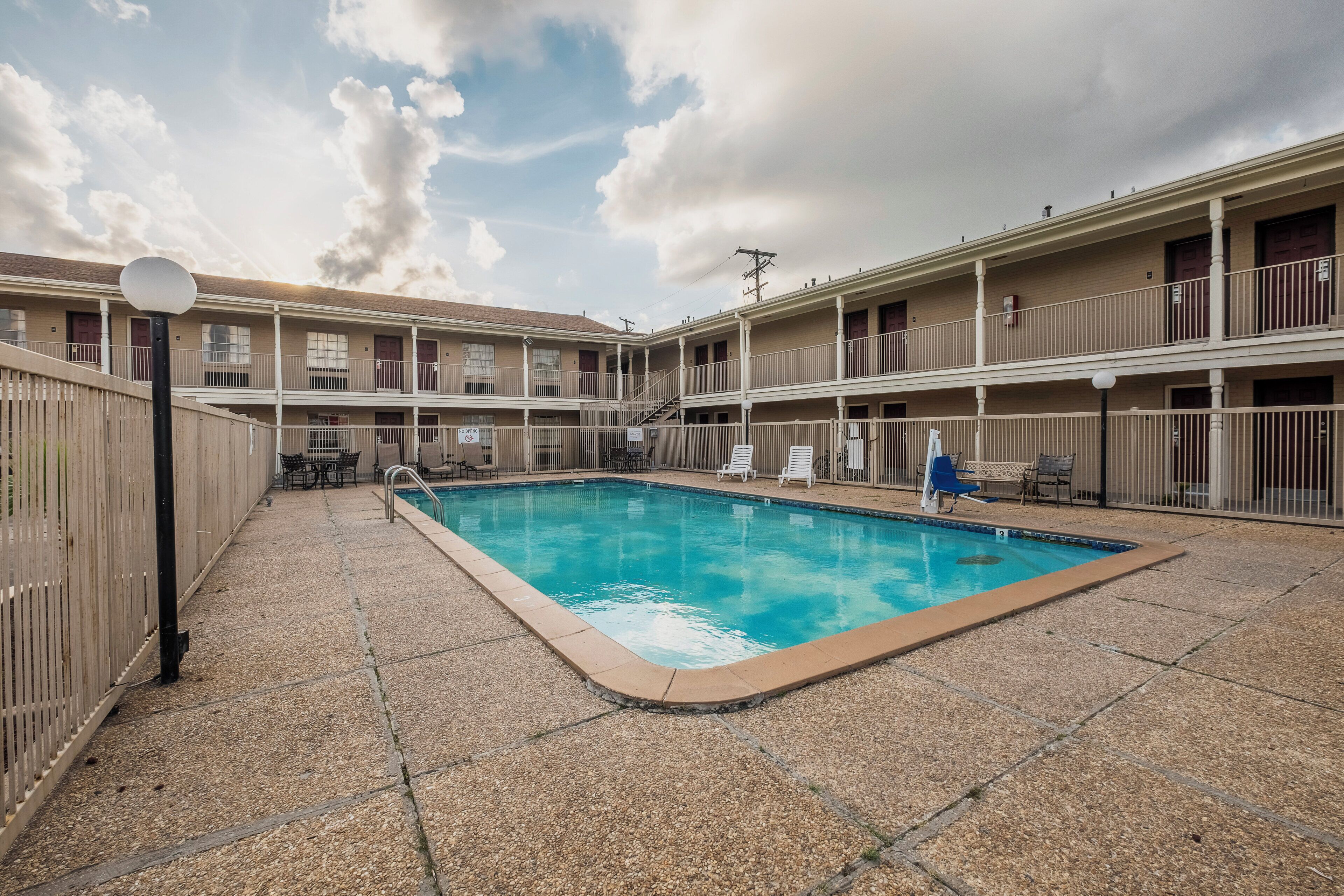 Seasonal outdoor pool, pool umbrellas, sun loungers