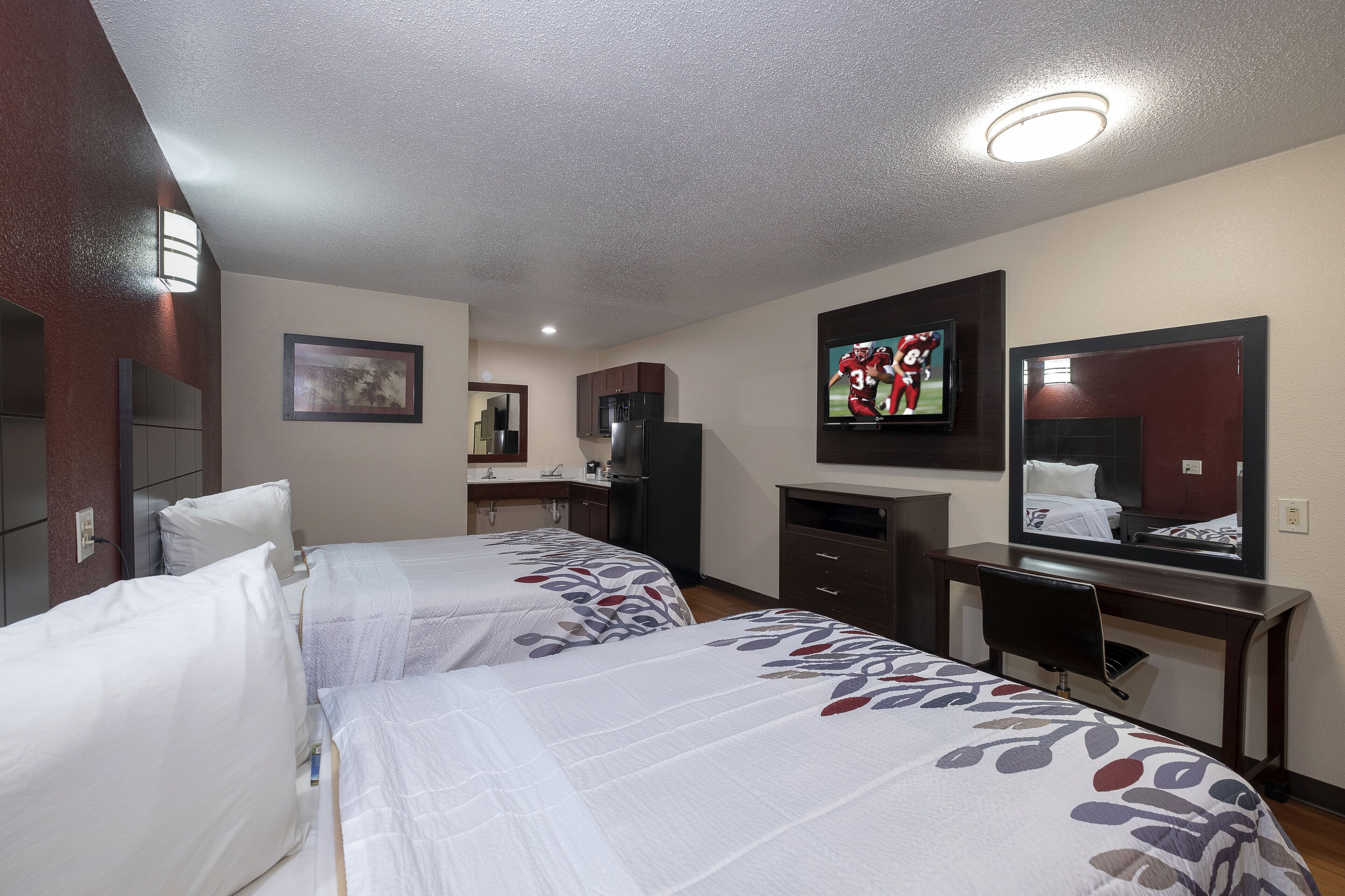 华丽客房, 2 张双人床, 无烟房, 厨房 | 高档床上用品、羽绒被、加厚床垫、办公桌