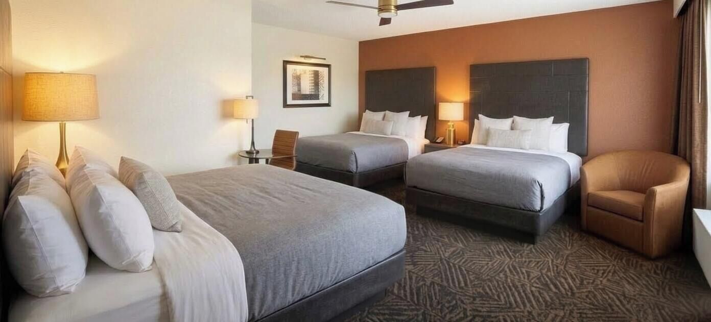 Phòng Suite, nhiều giường, không hút thuốc | Phòng tắm | Đồ dùng nhà tắm miễn phí, máy sấy tóc, khăn tắm, xà phòng 