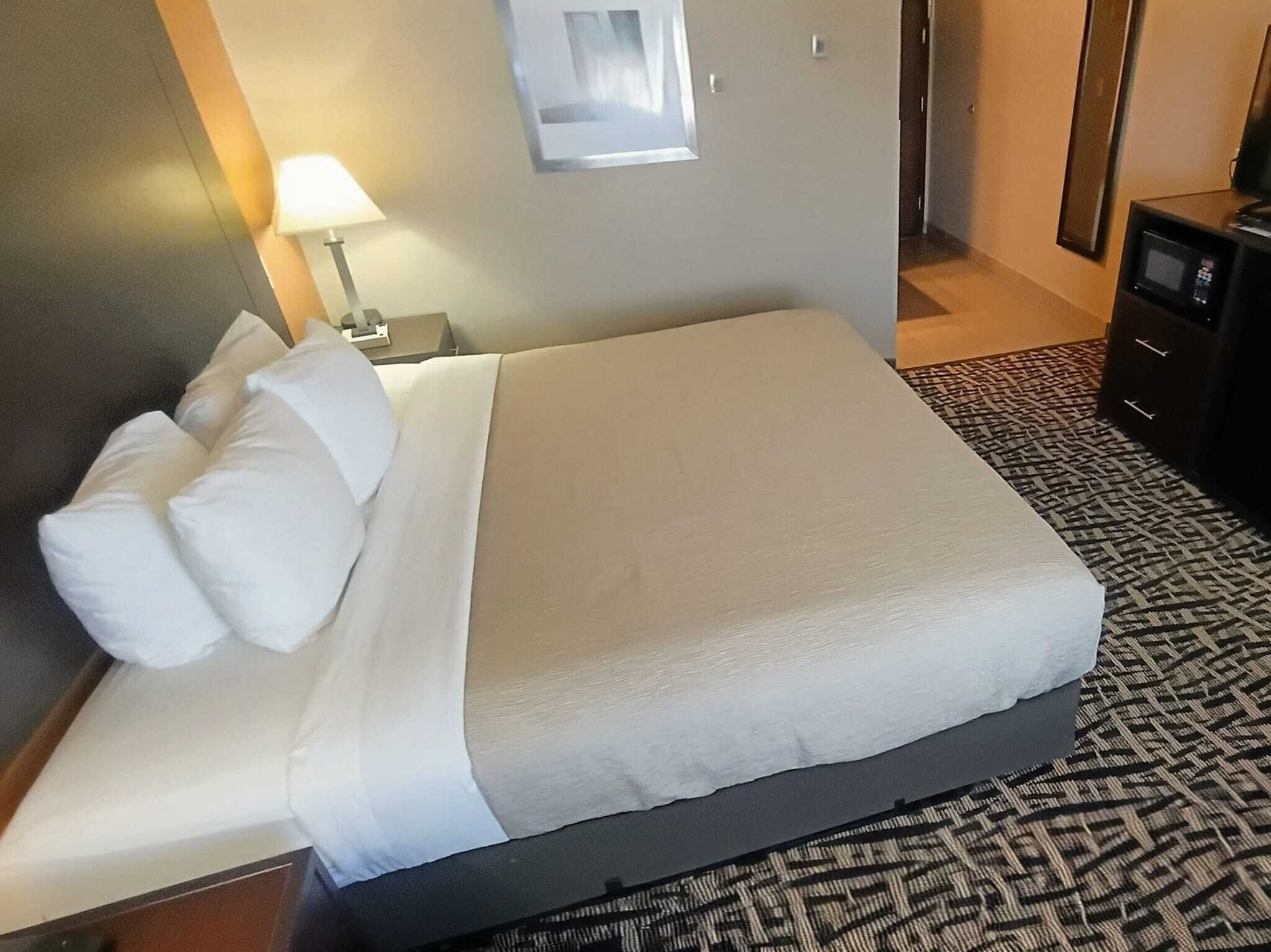 Premium bedding, down duvets, desk, blackout curtains