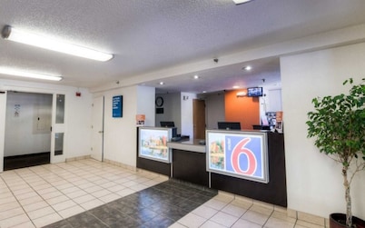 Motel 6 New Haven - Branford, CT