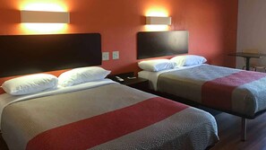 Escritorio, wifi gratis, ropa de cama